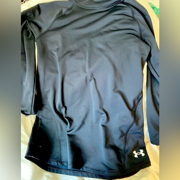 YXL under Armour top - Picture 1 of 2